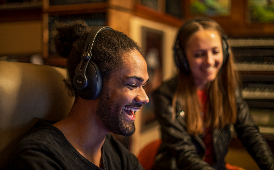 K361-BT Diseño ovalado y cerrado de diadema - Image